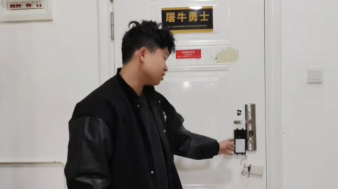 DƬ